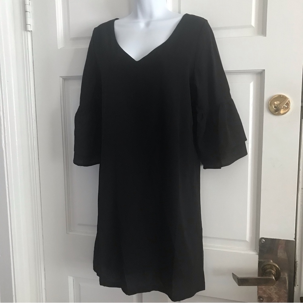 Belongsci v-neck dress